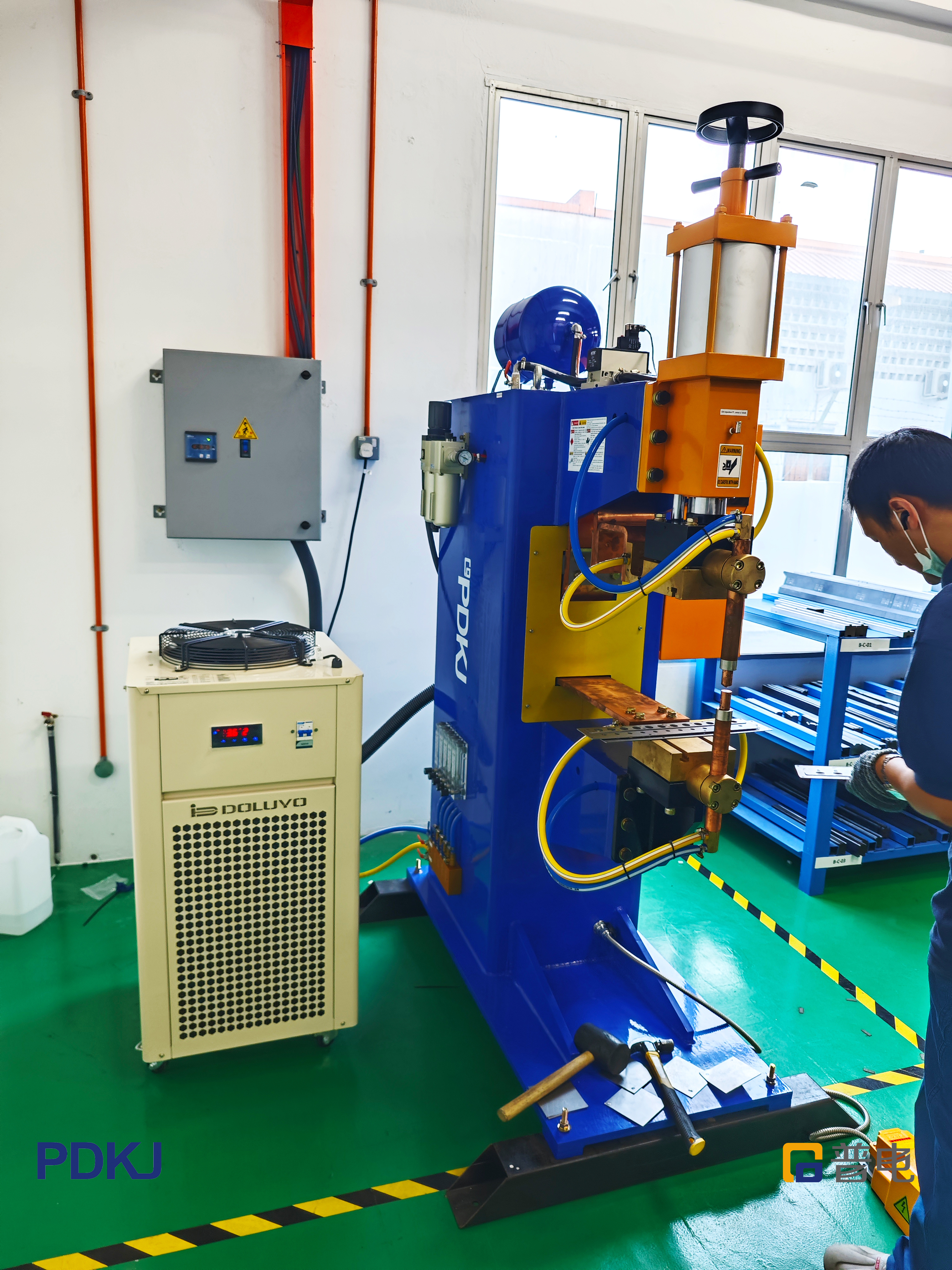 Medium-Frequency Spot Welder